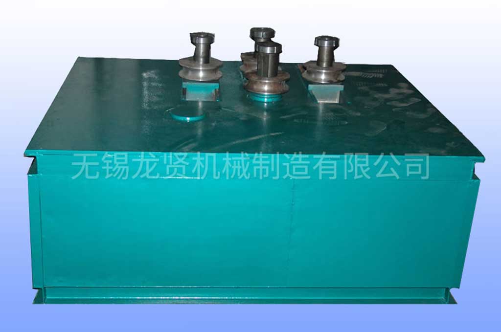 操作員在操作多功能彎管機應注意哪些事項？